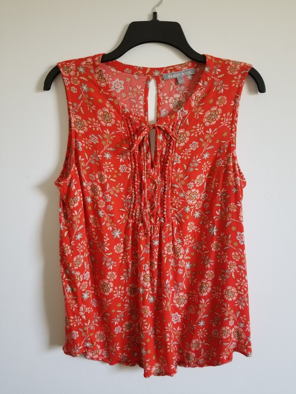 Daniel Rainn Coral-Red Floral Tie-Front Sleeveless Blouse